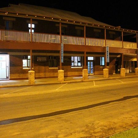 Queen Of The Murchison Guest House & Cafe Cue Exterior photo