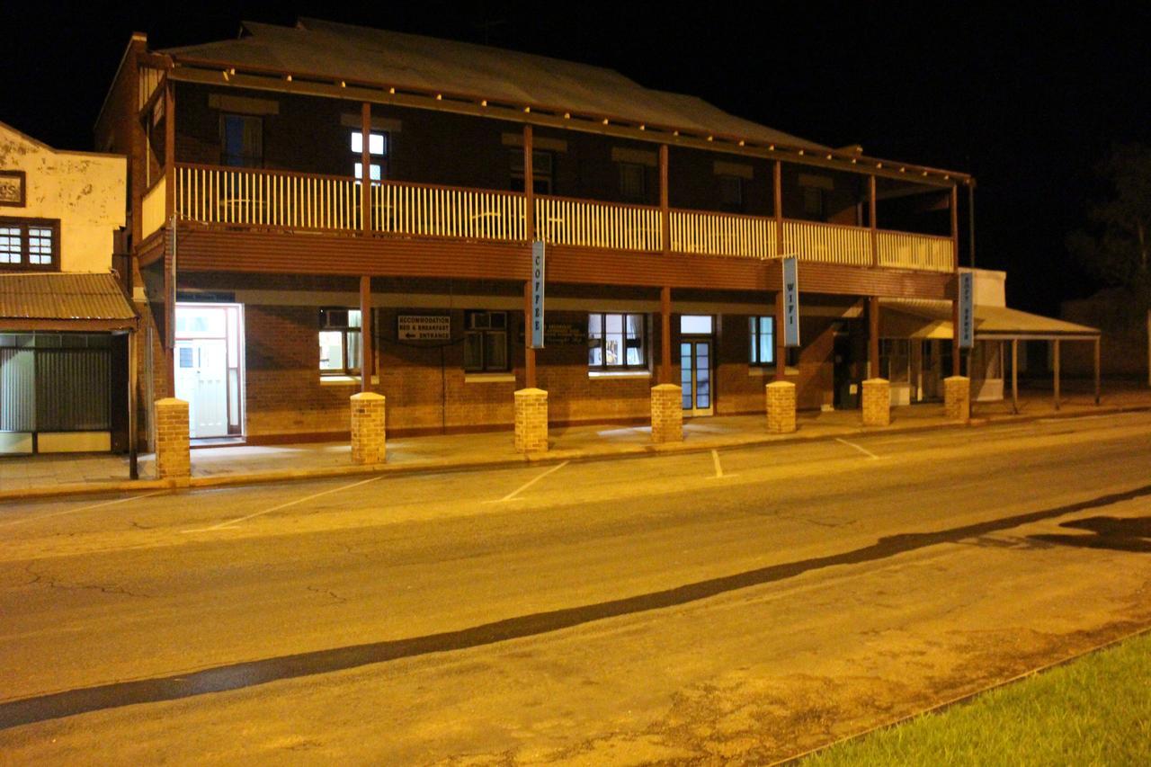 Queen Of The Murchison Guest House & Cafe Cue Exterior photo